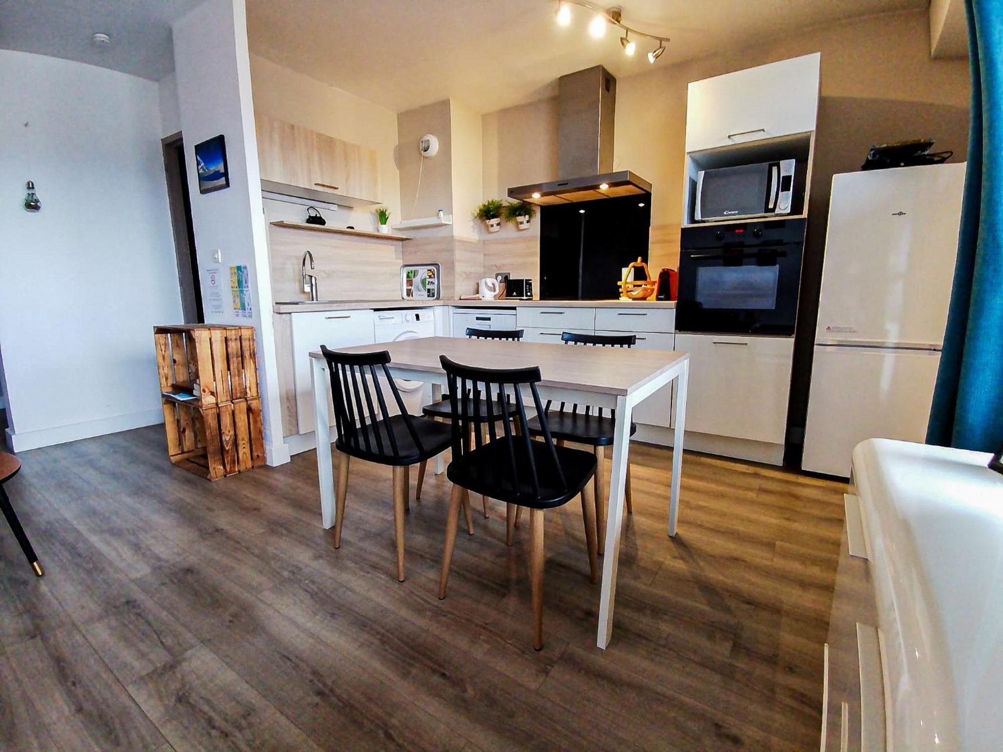 Le Duplex - Hyper Centre - Gare - Wifi - Netflix - Disney + Annecy Exterior photo